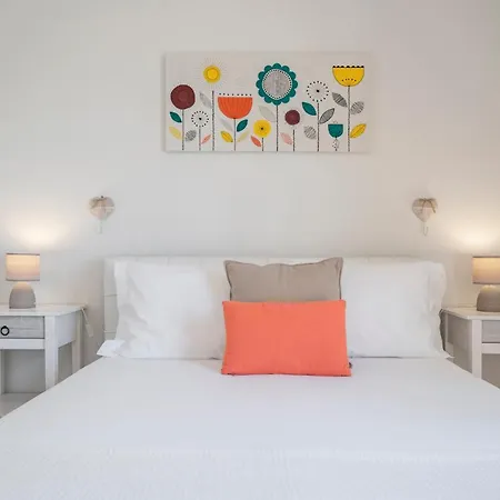 Nyaraló Terrace By An Island *