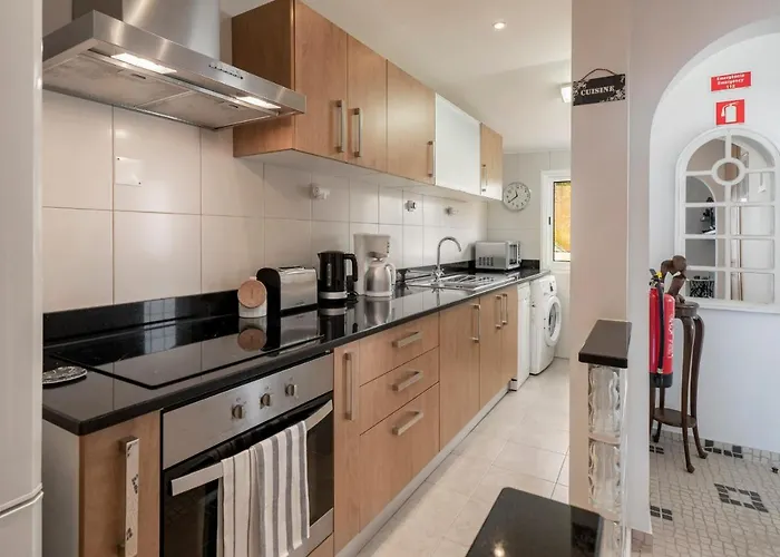 Nyaraló Terrace By An Island